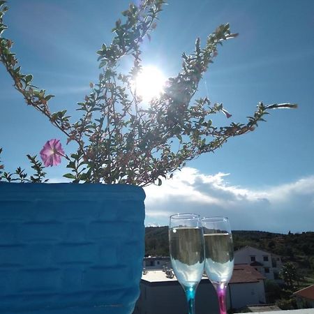 Apartments "Sun-Sea" Лопар Екстериор снимка