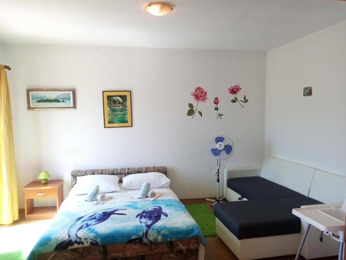 Apartments "Sun-Sea" Лопар Екстериор снимка