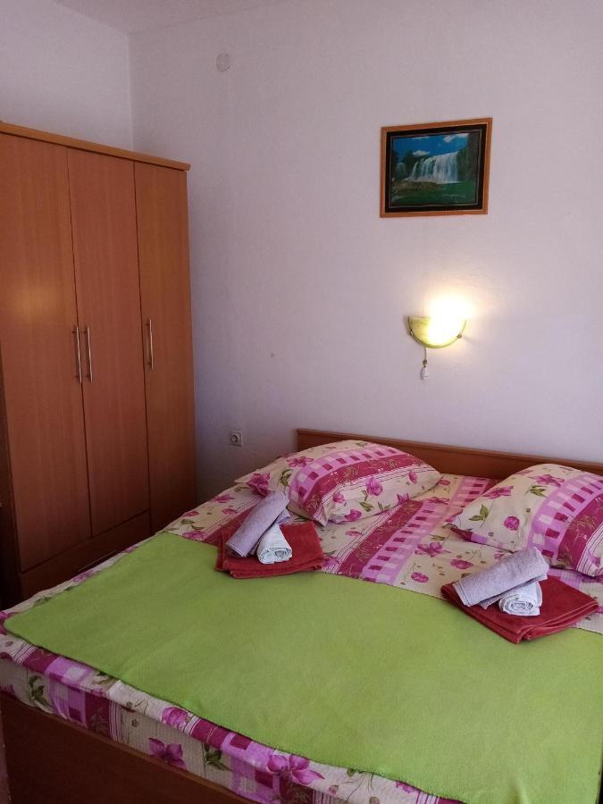 Apartments "Sun-Sea" Лопар Екстериор снимка