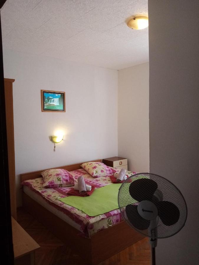 Apartments "Sun-Sea" Лопар Екстериор снимка
