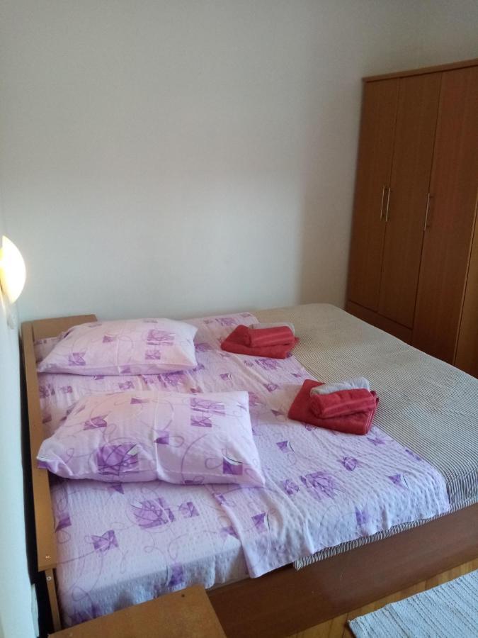 Apartments "Sun-Sea" Лопар Екстериор снимка