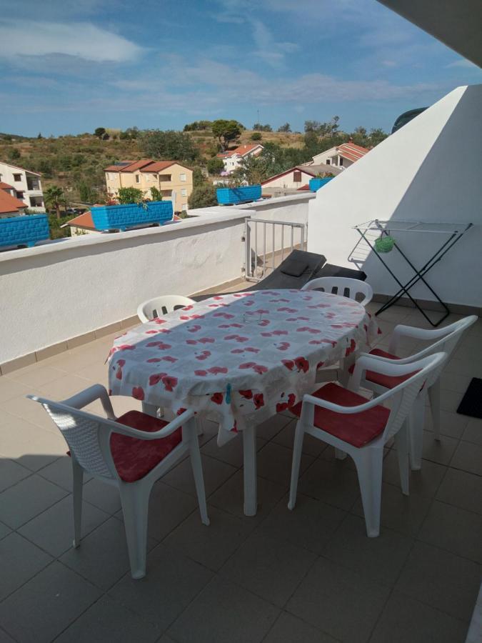 Apartments "Sun-Sea" Лопар Екстериор снимка