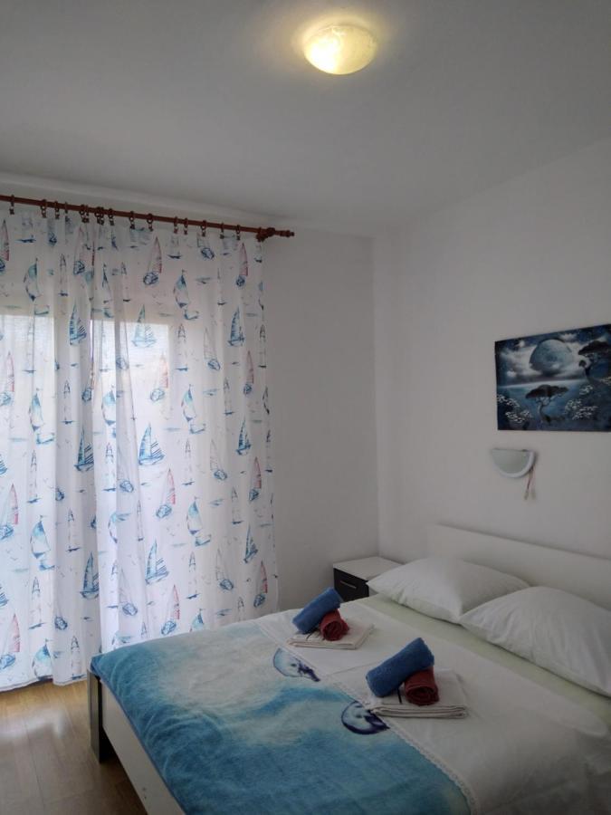 Apartments "Sun-Sea" Лопар Екстериор снимка