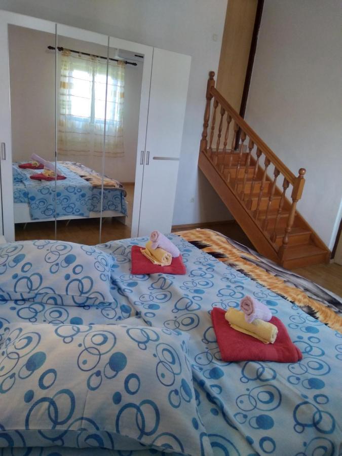 Apartments "Sun-Sea" Лопар Екстериор снимка