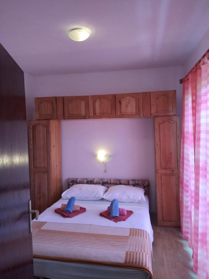 Apartments "Sun-Sea" Лопар Екстериор снимка