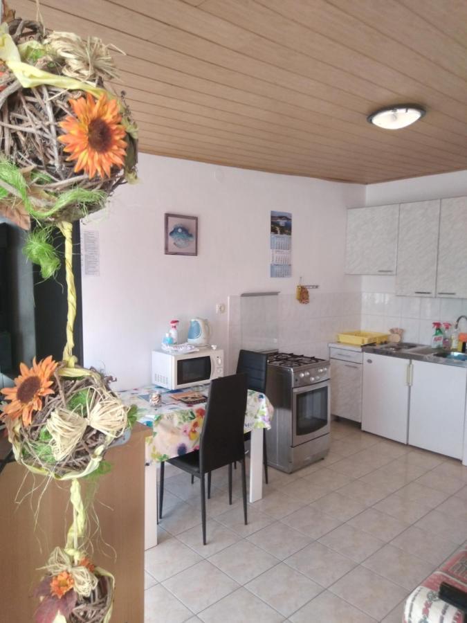 Apartments "Sun-Sea" Лопар Екстериор снимка