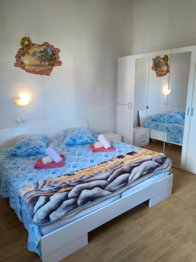 Apartments "Sun-Sea" Лопар Екстериор снимка