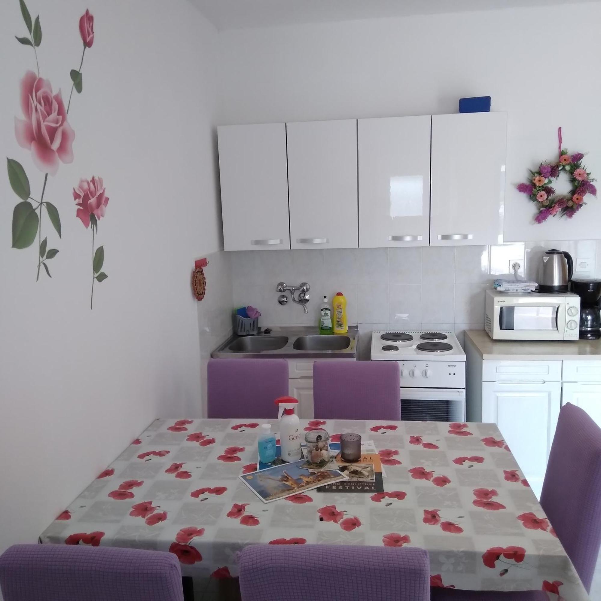 Apartments "Sun-Sea" Лопар Екстериор снимка