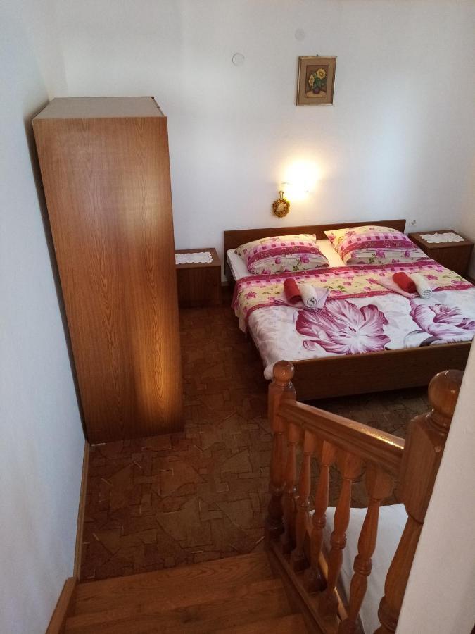 Apartments "Sun-Sea" Лопар Екстериор снимка